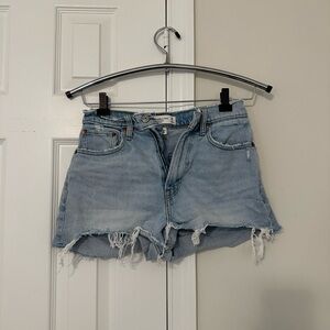 Abercrombie & fitch jean shorts. the mom short high rise size 26 / 2 curve love